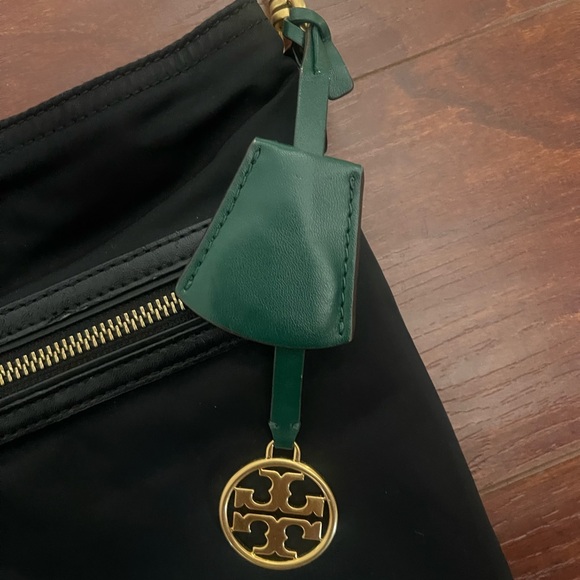 Tory Burch Tilda Nylon Crossbody bag in Black - Picture 7 of 9